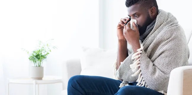 البقاء فى المنزل عندما تكون مريضًا ولديك أعراض البرد أو الأنفلونزا