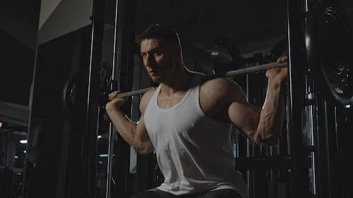 مقدار الراحة بين التدريبات فى الجيم من أجل بناء العضلات